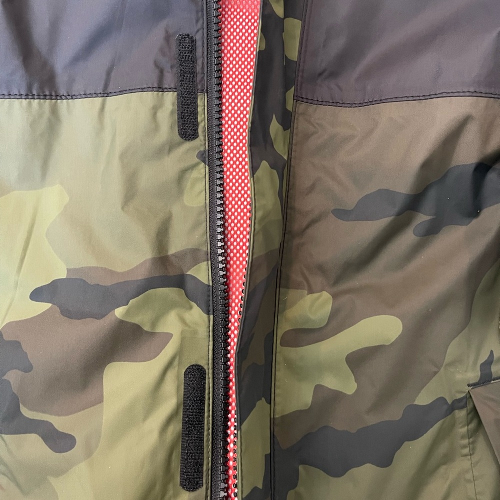 The North Face Kids Camouflage Raincoat - Green and Black - Picture 4 of 6